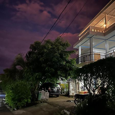 Four-G Home Stay & Komodo Tour ラブハン・バジョ エクステリア 写真