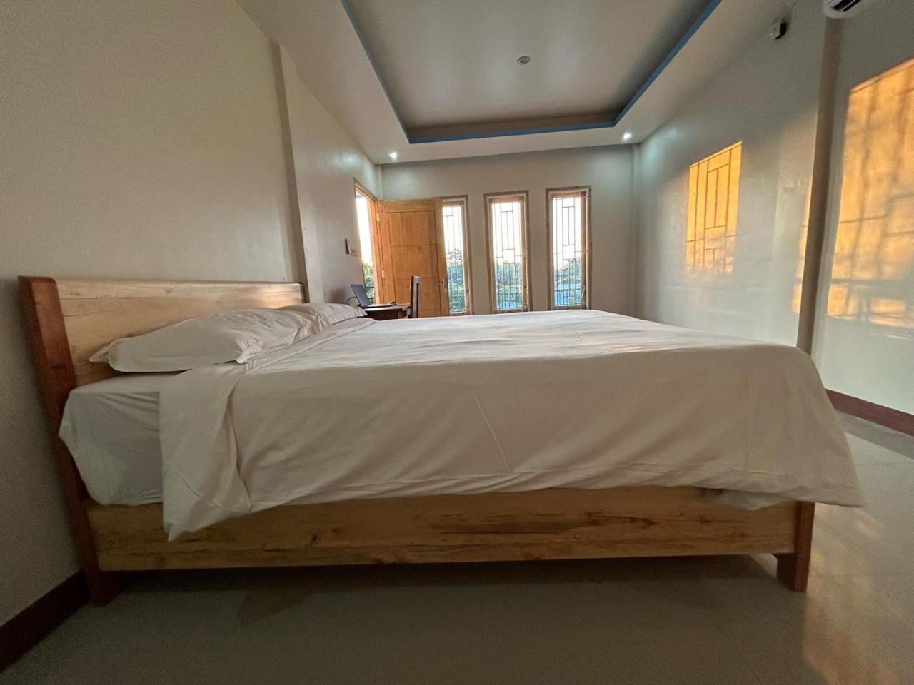 Four-G Home Stay & Komodo Tour ラブハン・バジョ エクステリア 写真