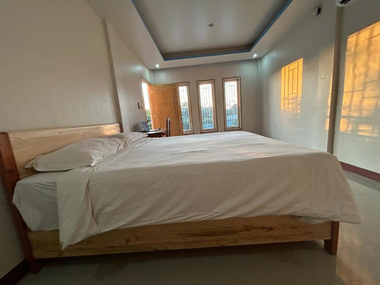 Four-G Home Stay & Komodo Tour ラブハン・バジョ エクステリア 写真