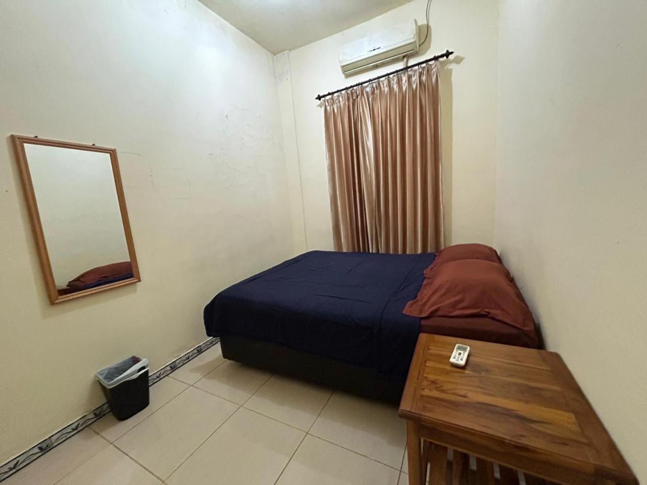 Four-G Home Stay & Komodo Tour ラブハン・バジョ エクステリア 写真