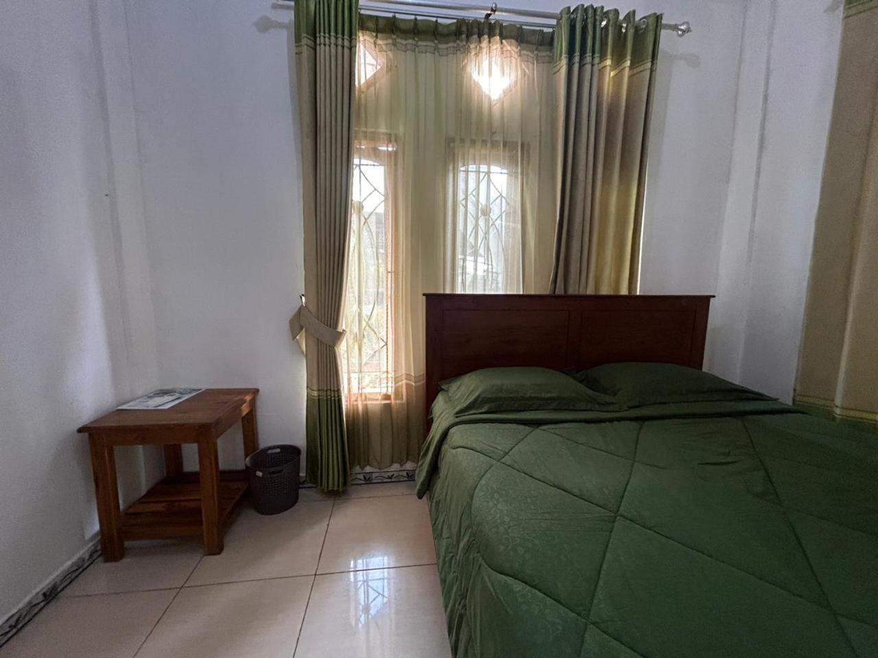 Four-G Home Stay & Komodo Tour ラブハン・バジョ エクステリア 写真