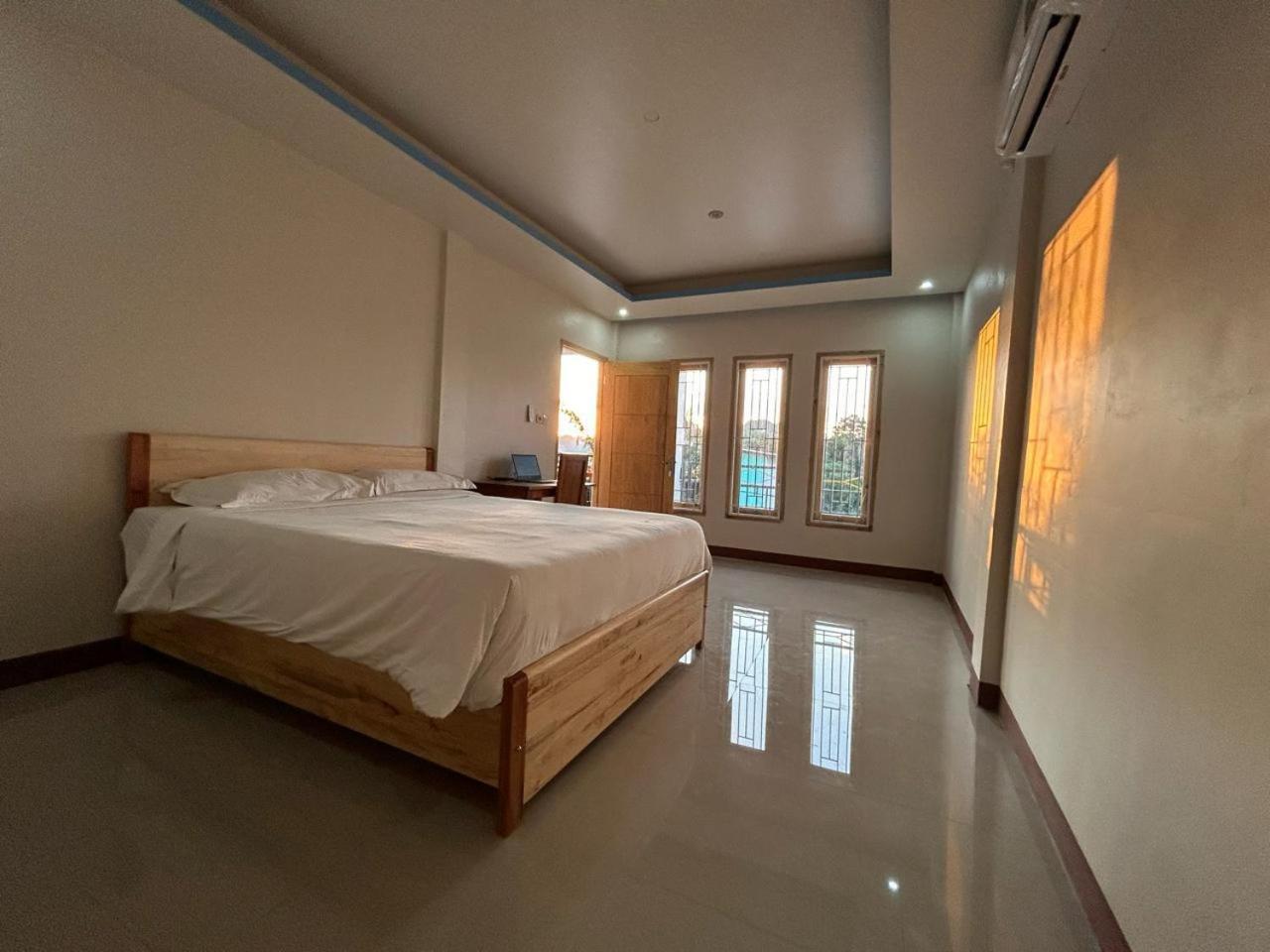 Four-G Home Stay & Komodo Tour ラブハン・バジョ エクステリア 写真