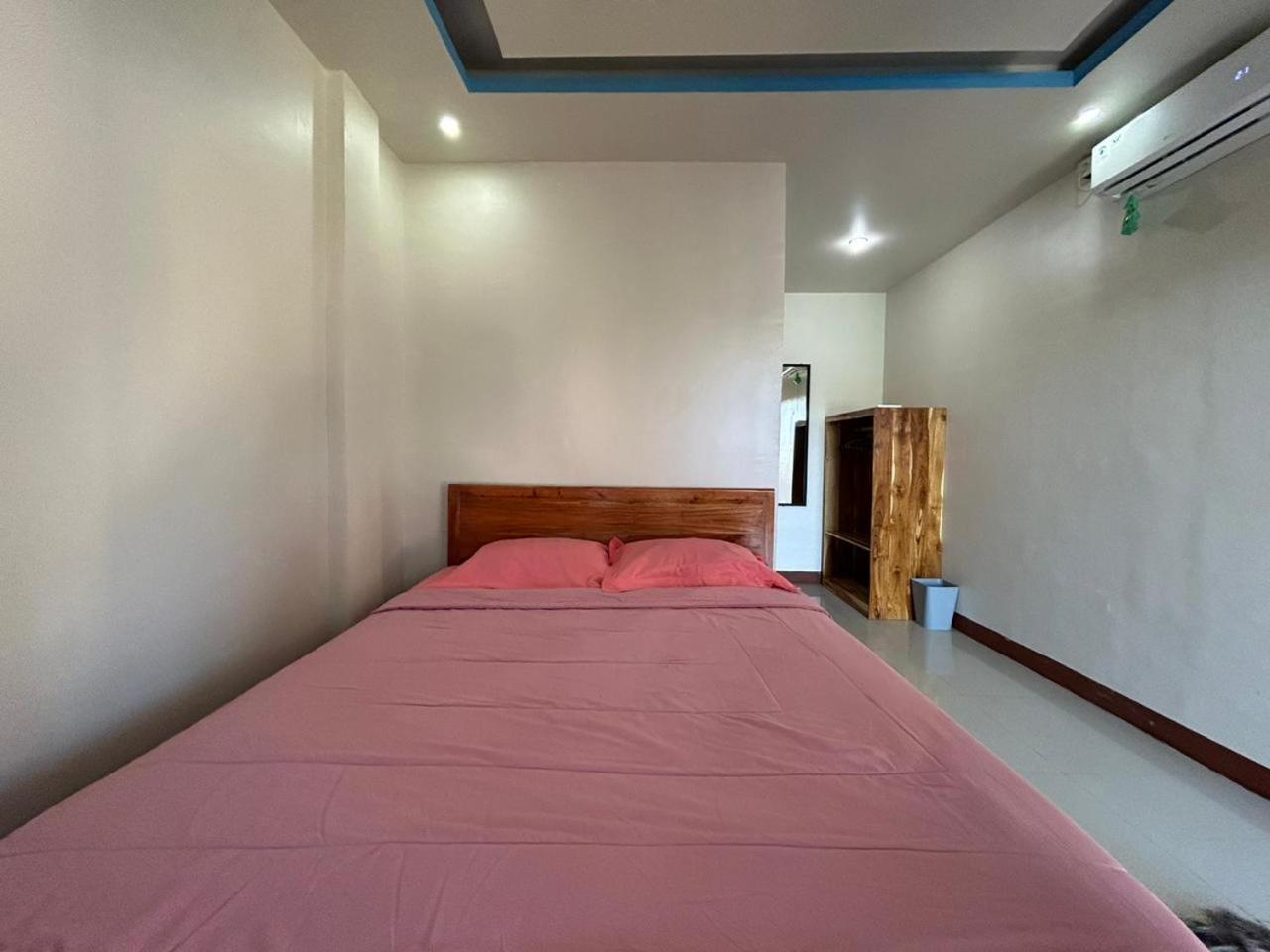 Four-G Home Stay & Komodo Tour ラブハン・バジョ エクステリア 写真
